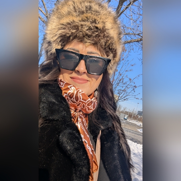 Meet your Posher, Danielle - Picture 4 of 4